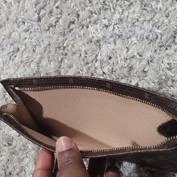 Louis Vuitton Cosmetics Pouch / Pochette - Picture 14 of 16